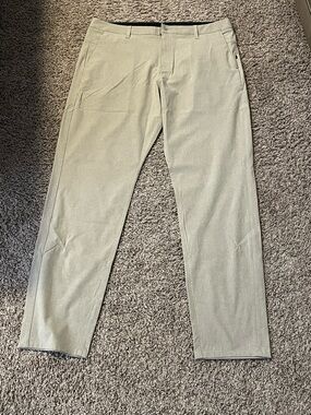 Men’s Vuori Pants Size 36